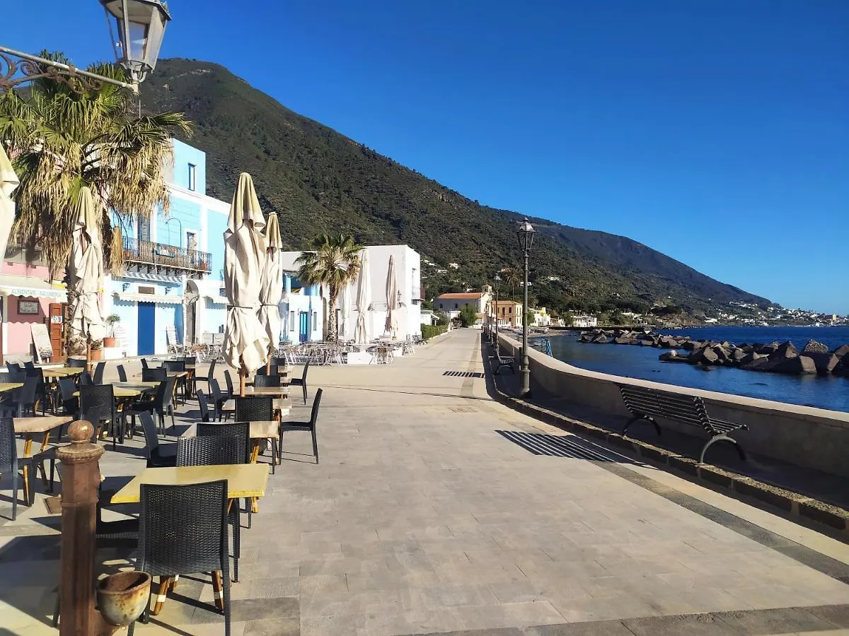 Il Villaggio Eoliano Santa Marina Salina 0*,